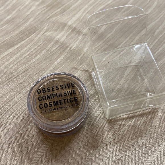 Obsessive Compulsive Cosmetics Brasstacks Loose Colour - Picture 1 of 2